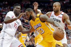  萨巴伦卡复出首秀出彩，波士顿凯尔特人主场险胜休斯顿火箭，豪取50连胜